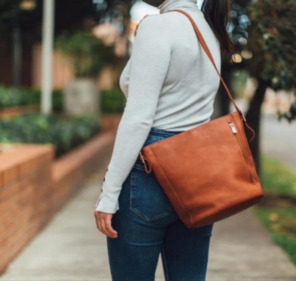 Piel Full Grain Cowhide Leather Bucket Bag